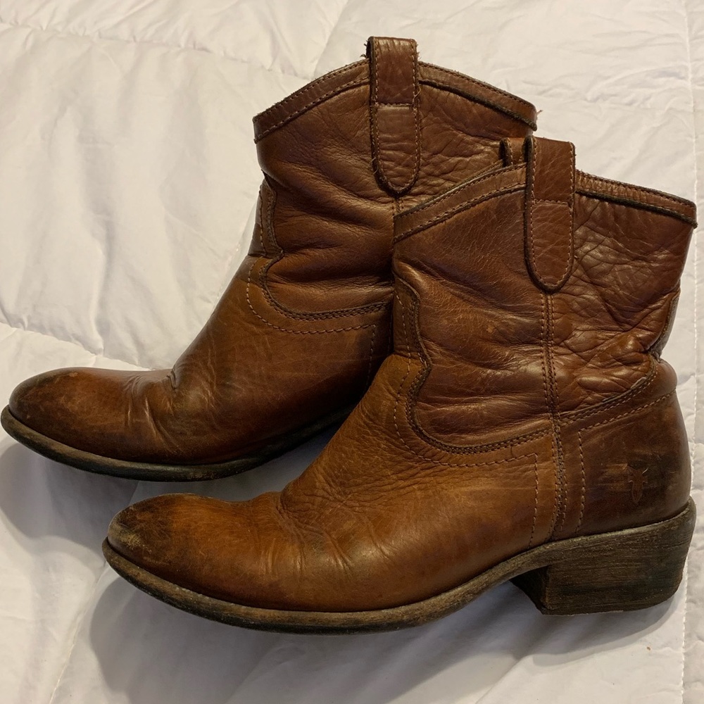 ❌SOLD❌ Frye Perfect Distressed Low Boots